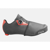 Fizik weather-resistant cycling toe covers with reflective logo, designed to protect shoes from rain and cold during rides.
