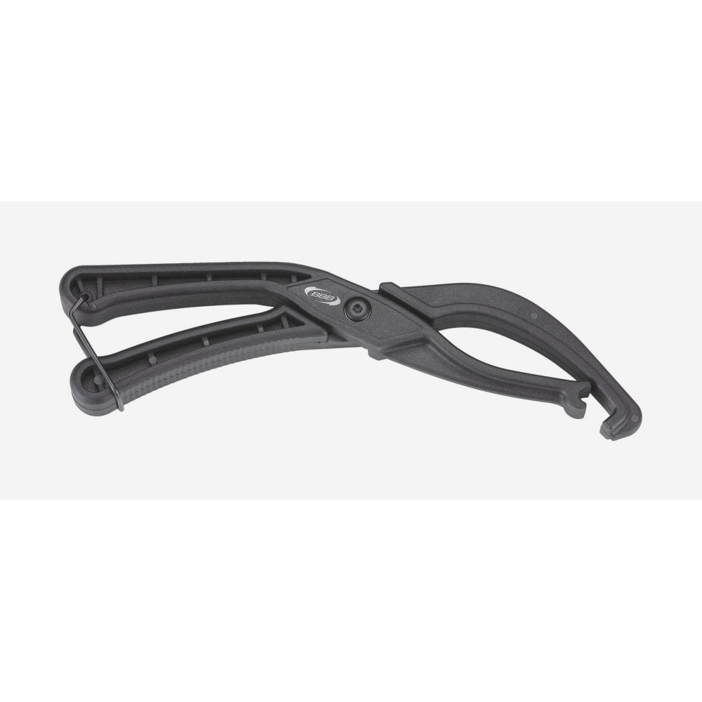 BBB BTL-78 EasyTyre Fitting Tool for bike tyre installation, shown in a workshop setting with the tool in hand.