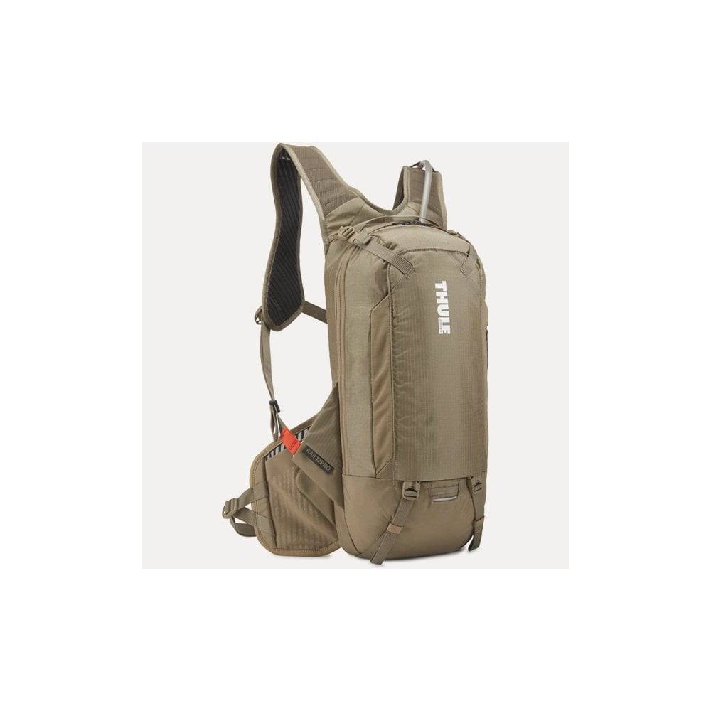 Thule Rail hydration backpack with CE certified spine protector and 2.5L reservoir, designed for outdoor sports and active use.