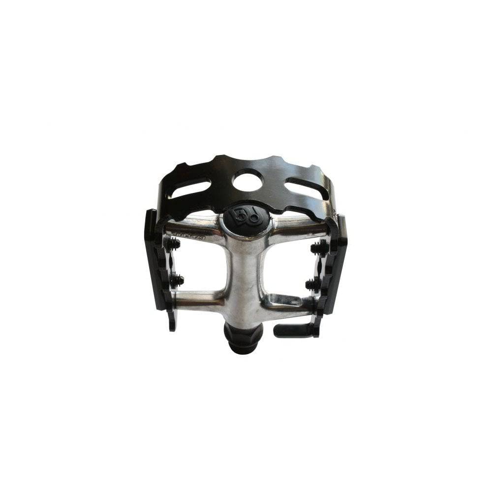 System EX M500 silver and black aluminium bike pedals with CNC CroMo spindles, designed for durable cycling component performance.