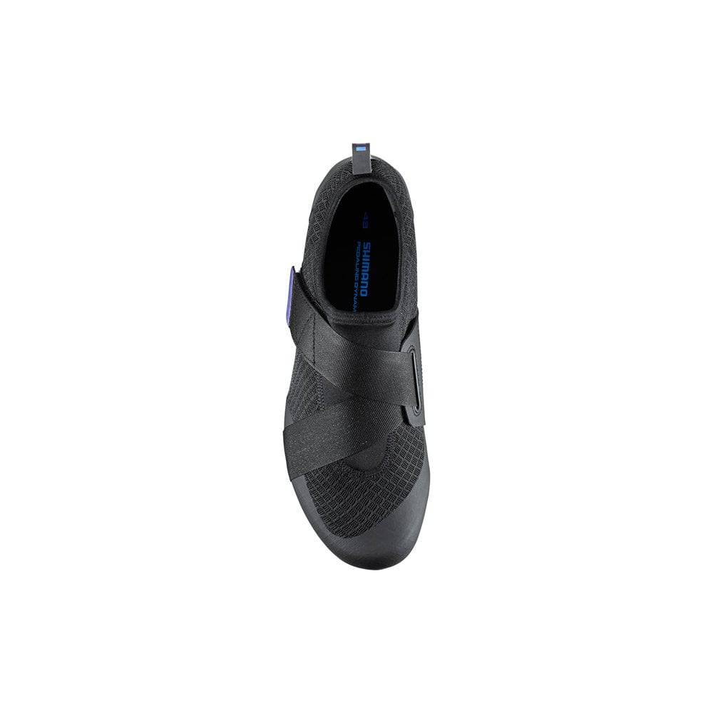 Shimano IC100 indoor cycling road shoes with breathable mesh and SPD compatibility, designed for comfortable indoor cycling.