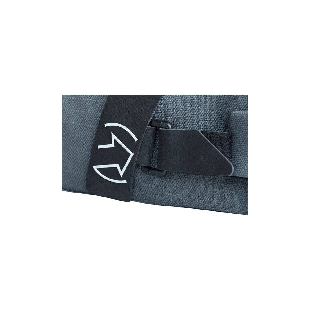 PRO Discover 0.6L waterproof saddle bag with reflective details and adjustable closure, designed for cycling accessories.