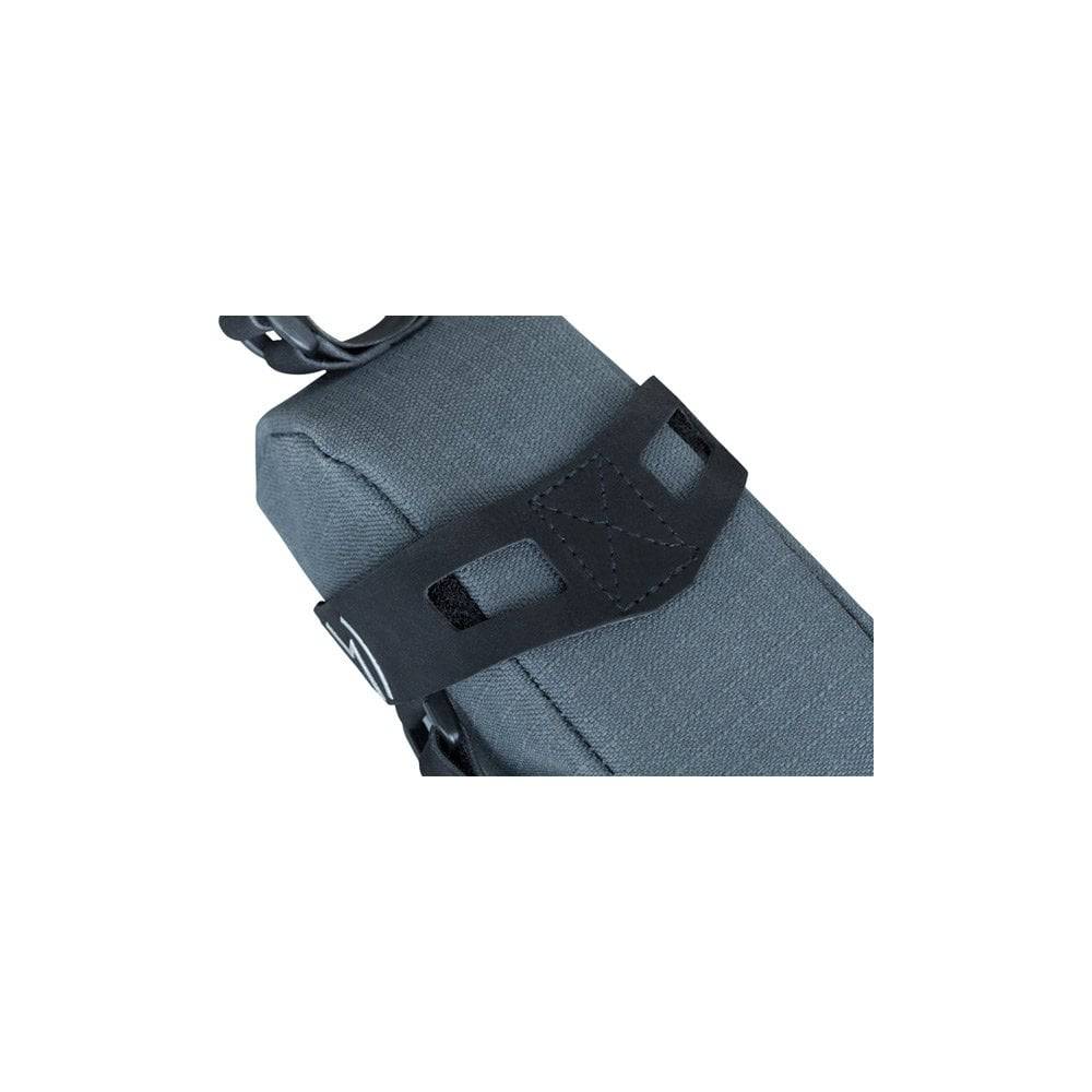 PRO Discover 0.6L waterproof saddle bag with reflective details and adjustable closure for bike accessories.