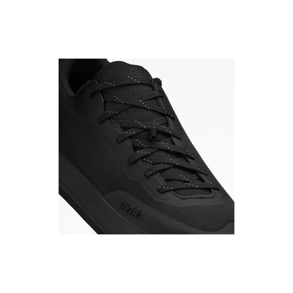 Fizik Gravita Versor MTB clip shoes with Vibram Megagrip outsole, designed for trail riding and off-road cycling.