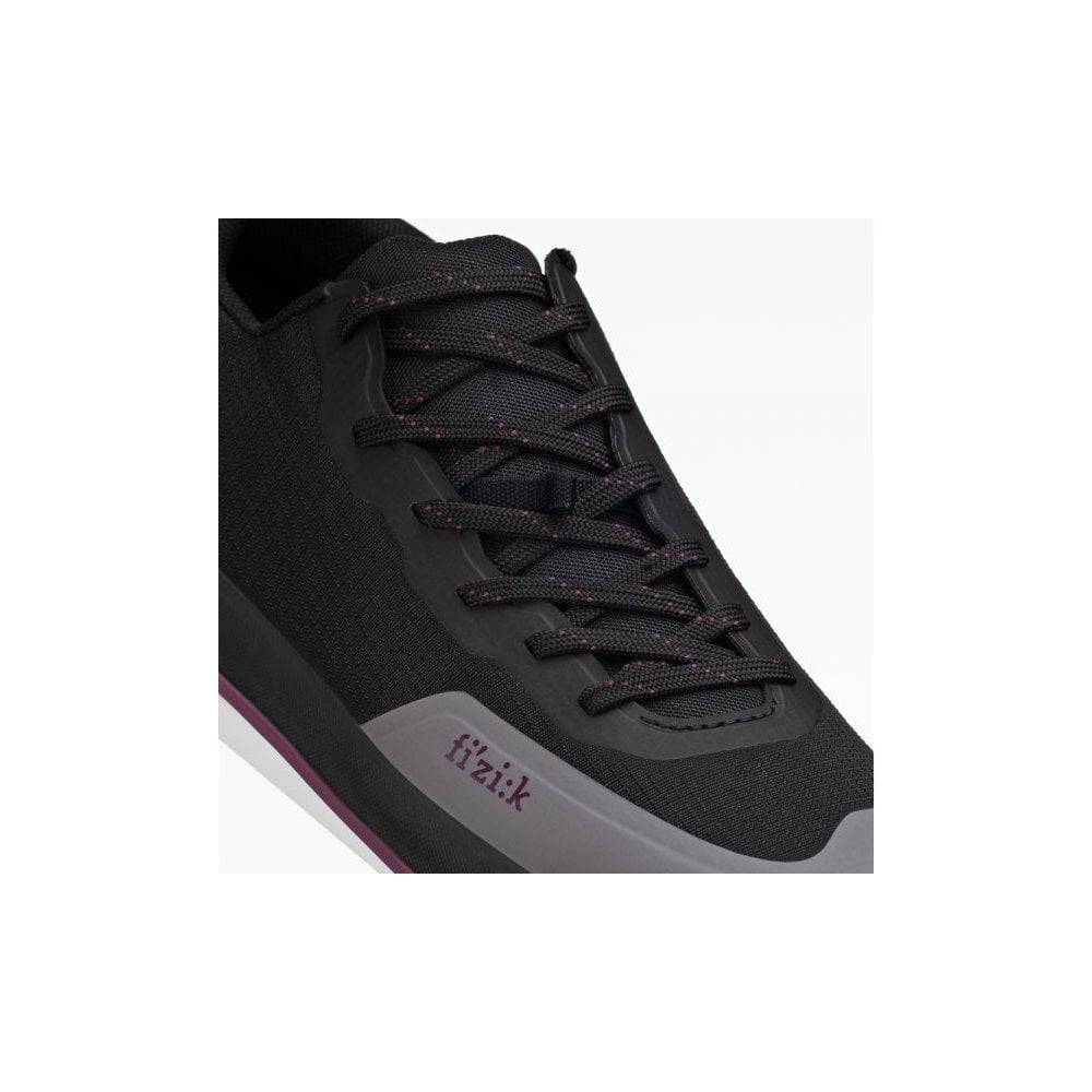 Fizik Gravita Versor clip MTB shoes with Vibram Megagrip outsole, designed for trail riding, featuring durable outdoor footwear with secure clips.
