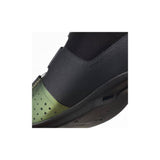 Fizik R4 Tempo Overcurve road cycling shoes with BOA closure and carbon outsole, shown in a close-up of the shoe's design.