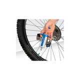 Park Tool TSI-1 tubeless sealant injector for Presta valve stems, used for workshop maintenance and sealing bicycle tires.