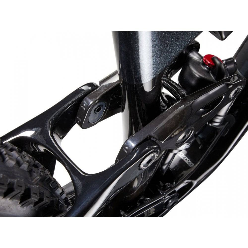 Giant Trance Advanced Pro 29 1 mountain bike with Shimano Deore XT disc brakes, showing its full suspension and rugged frame.