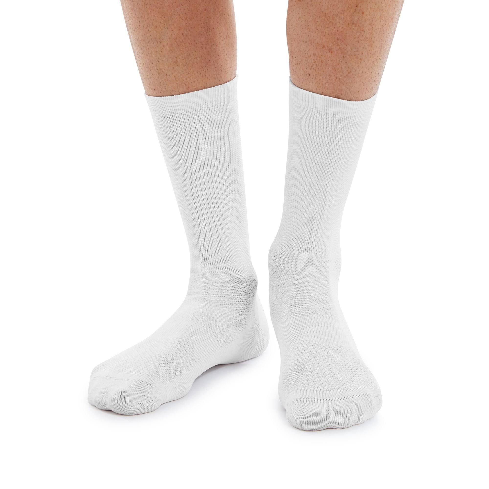 Altura Icon unisex cycling socks with Q-Skin odour control and flat seam design, ideal for comfortable cycling wear.