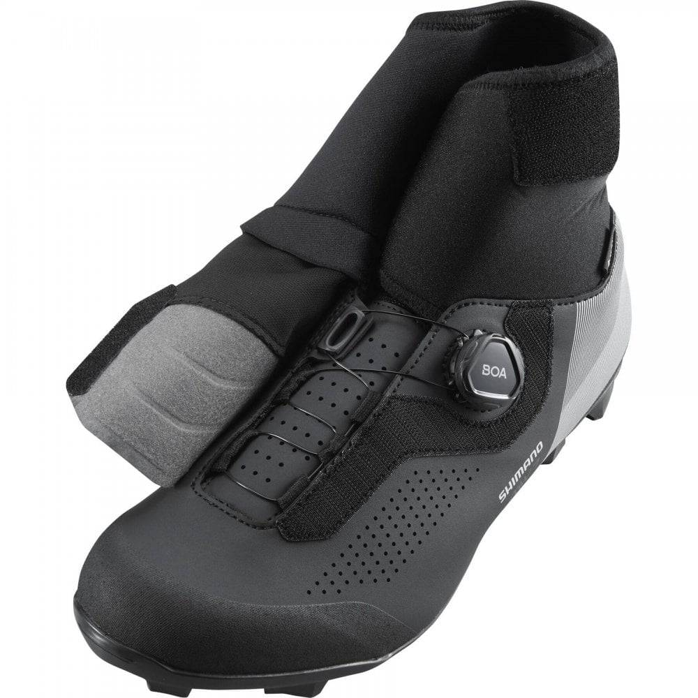Shimano MW7 GORE-TEX MTB shoes with BOA L6 closure and reflective details, designed for mountain biking durability and comfort.