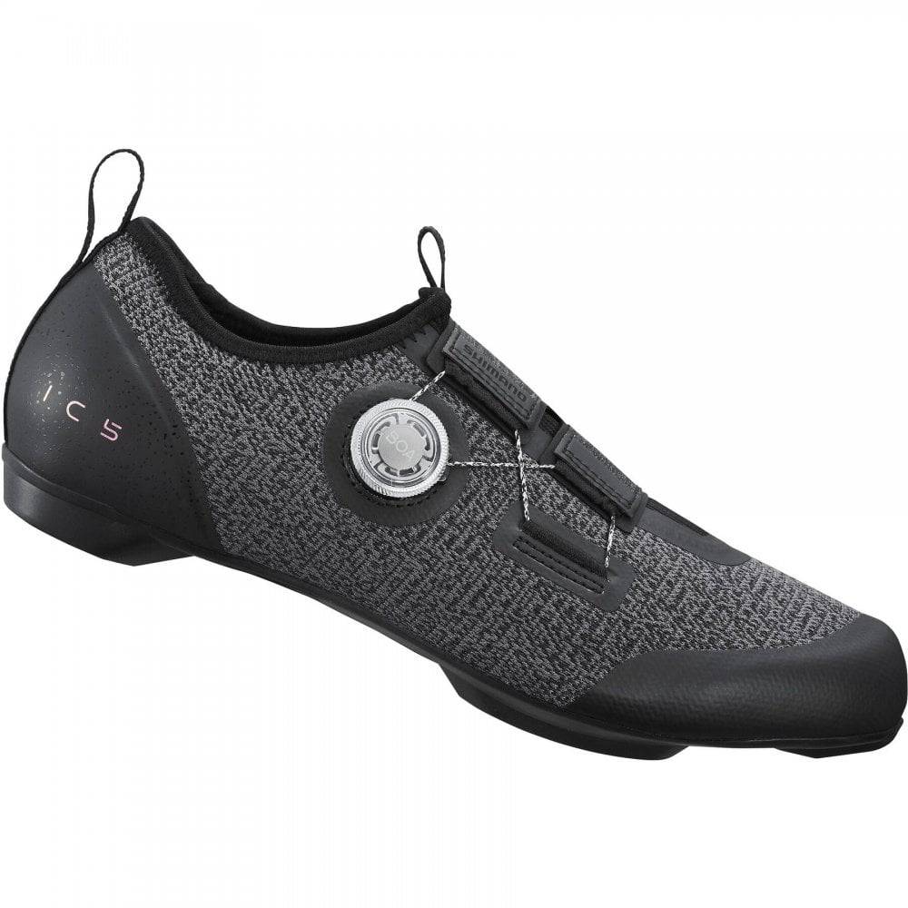 Shimano IC5 MTB shoes with BOA L6 dial closure and anti-bacterial treatment, black cycling shoes for mountain biking.