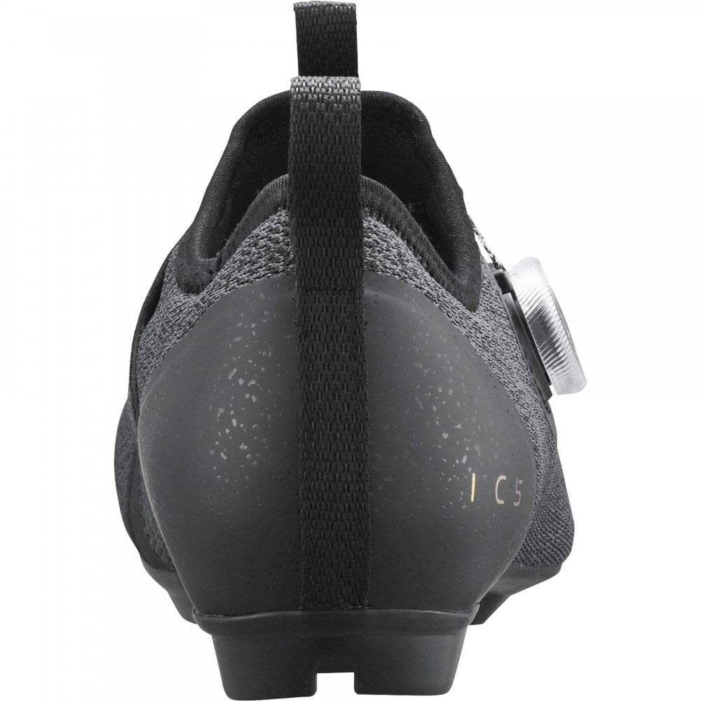 Shimano IC5 MTB shoes with BOA L6 dial closure and anti-bacterial treatment, black cycling footwear for mountain biking.