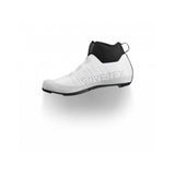 Fizik Tempo Artica R5 GTX winter cycling shoes waterproof insulated with breathable fabric and sturdy sole for road biking.
