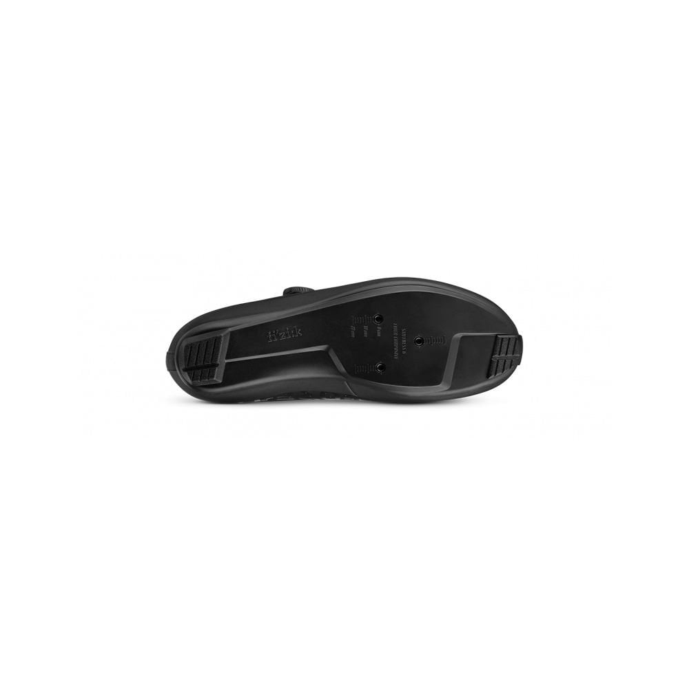 Fizik Tempo Artica R5 GTX winter road cycling shoes with waterproof insulation, designed for cold-weather cycling.