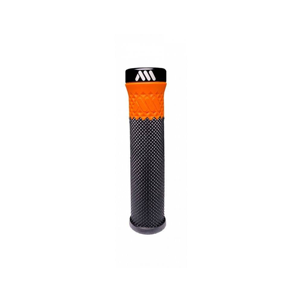 All Mountain Style Cero grips with dual pattern and dual density for handlebars, featuring textured rubber for improved grip.