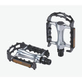 BBB BigFeet 2.0 cycling pedals with dual reflectors and serrated grip for secure pedaling and safety.