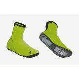 BBB WaterFlex 3.0 waterproof cycling shoe covers with Velcro strap, designed for cycling and inline skating protection.