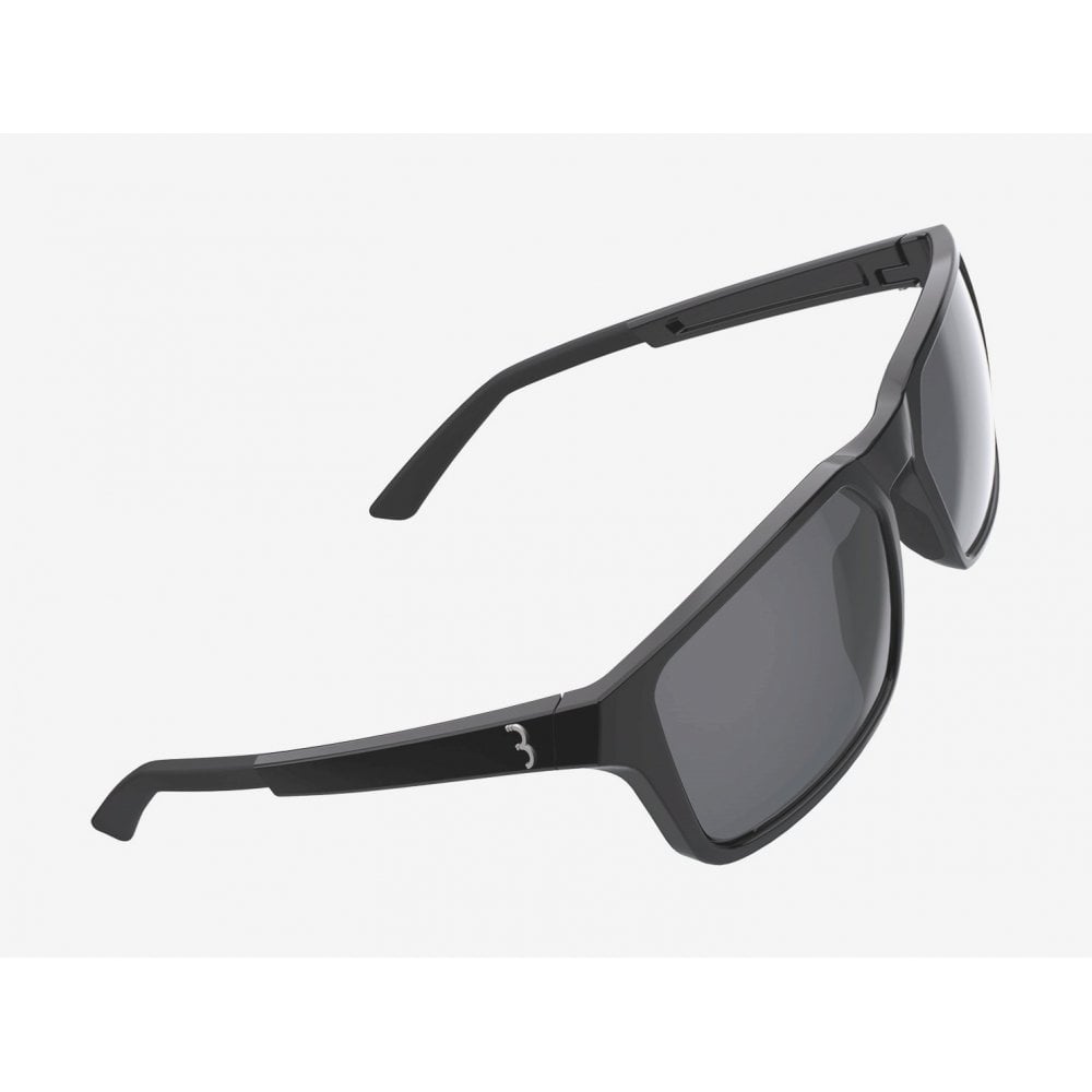 Unisex BBB Spectre Sport glasses with MLC polycarbonate lenses, lightweight eyewear for active wear, in a sleek sporty design.
