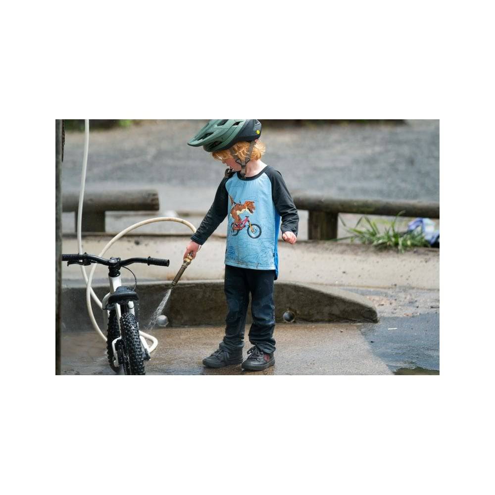 Bluegrass Aura Level 1 mountain bike elbow pads in blue, designed for trail and downhill protection, with padded and breathable fabric.