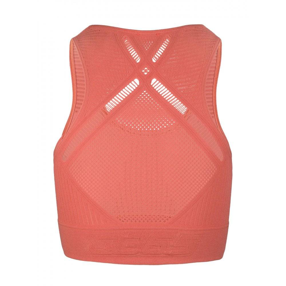 Q36.5 women's seamless bra baselayer in moisture-wicking athletic support top, close-up of soft, fitted fabric for active wear.