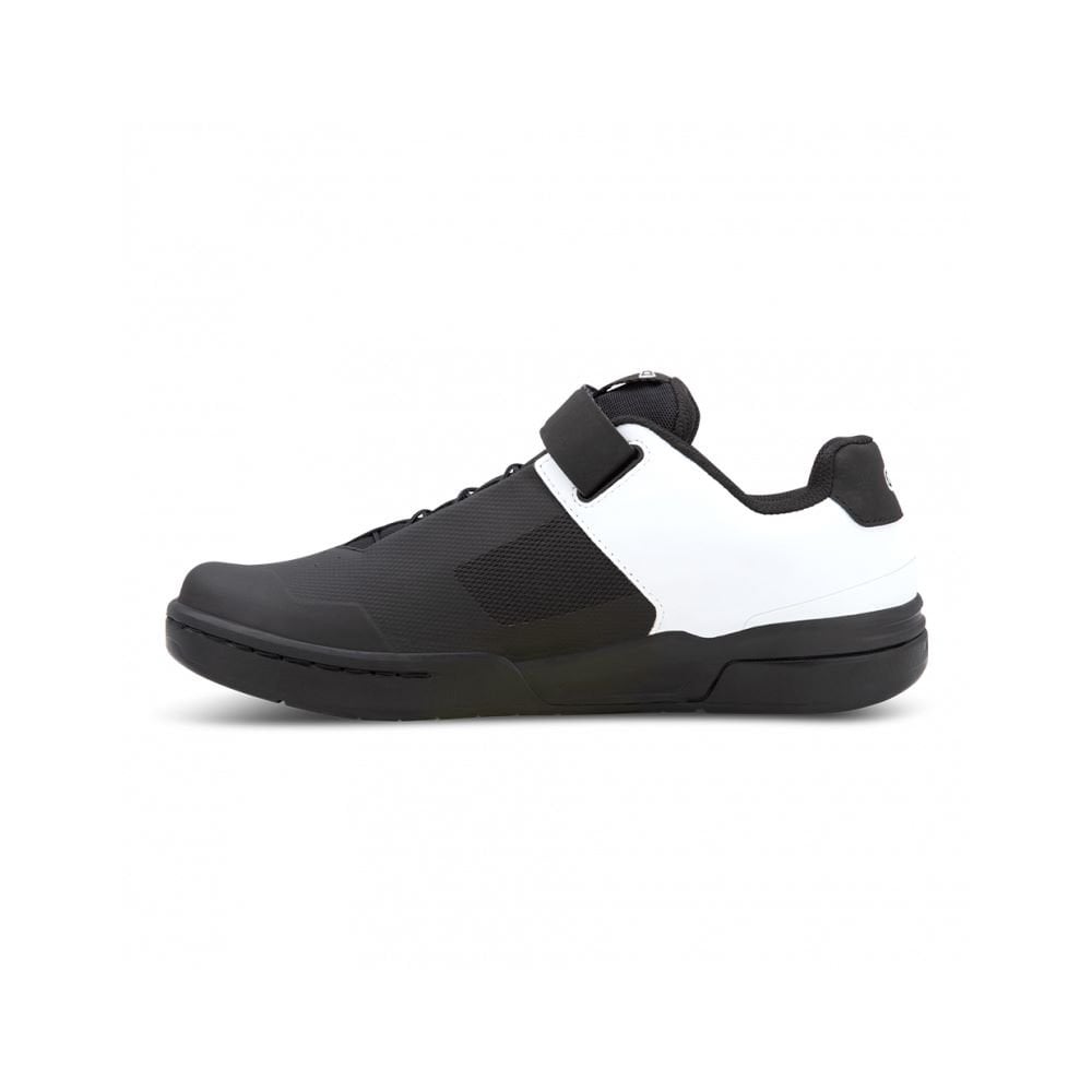 Crank Brothers Stamp Speedlace MTB shoes for mountain biking with flat pedal design, featuring durable footwear and secure laces.