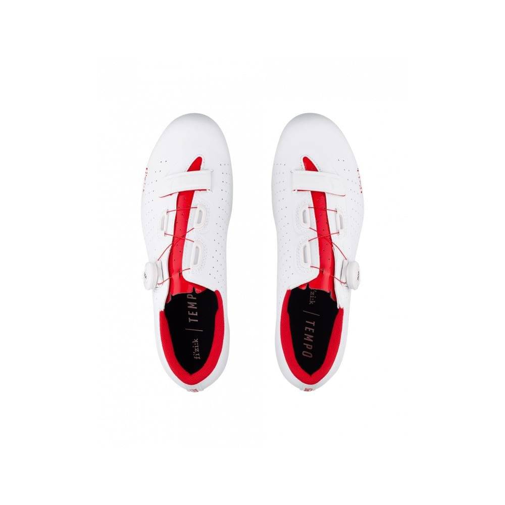 Fizik R5 Tempo Overcurve road cycling shoes with BOA IP1 dial and velcro strap, featuring a sleek black design and breathable upper.