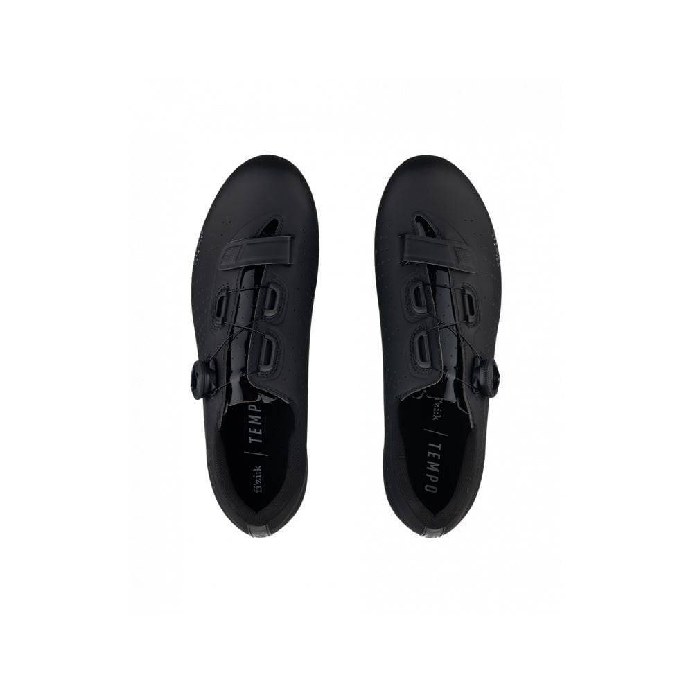 Fizik R5 Tempo Overcurve road cycling shoes with BOA IP1 dial and Velcro strap, featuring sleek aerodynamic design.