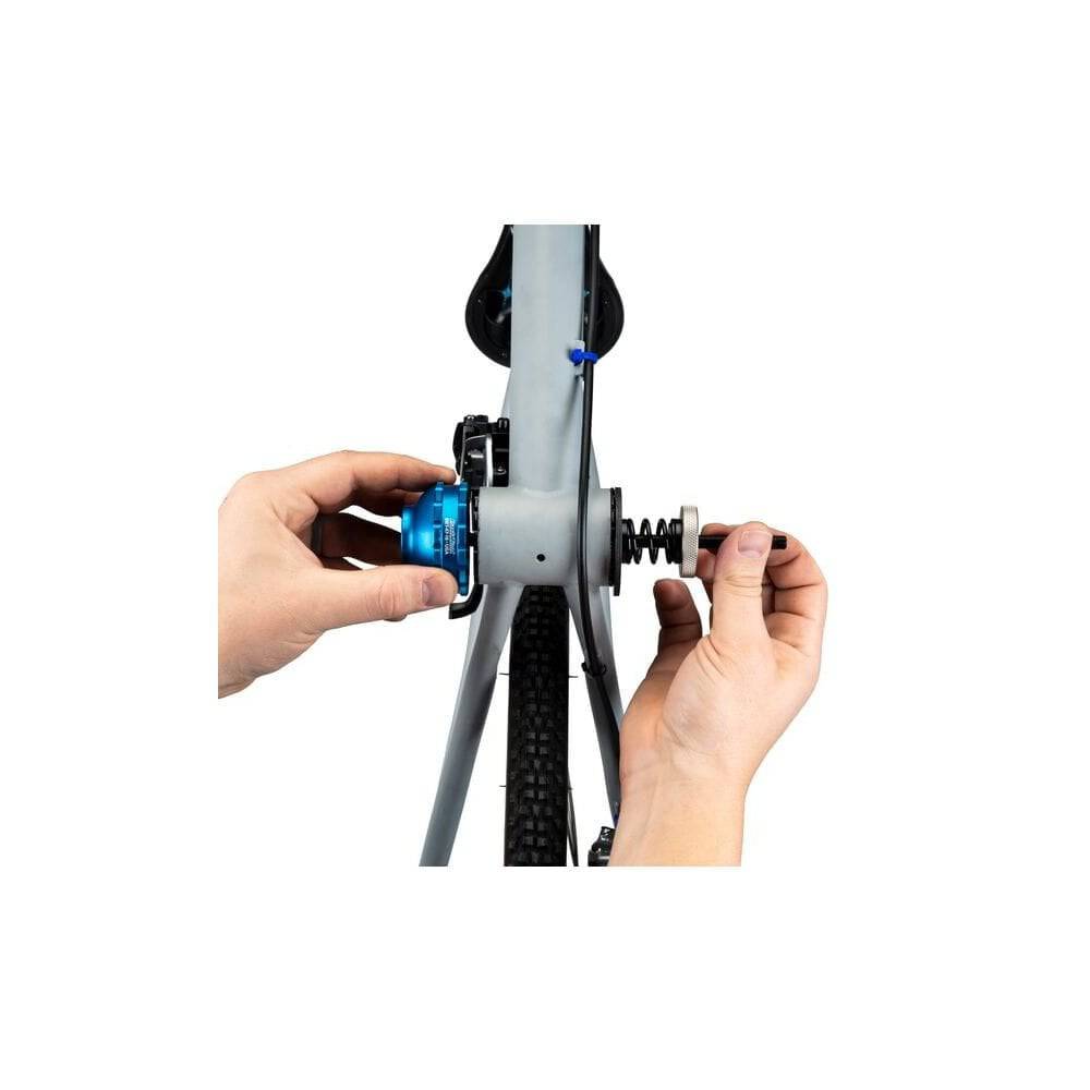 Park Tool BBT-RS bottom bracket tool retaining system for secure engagement, used in bike workshop maintenance.