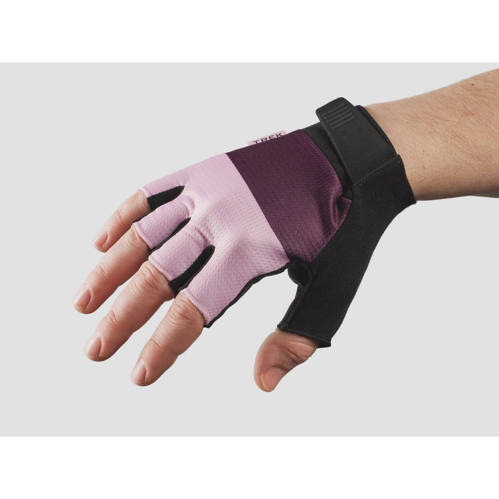 Trek Circuit Twin Gel unisex cycling gloves with gel foam padding for comfort, shown in black with adjustable wrist straps.
