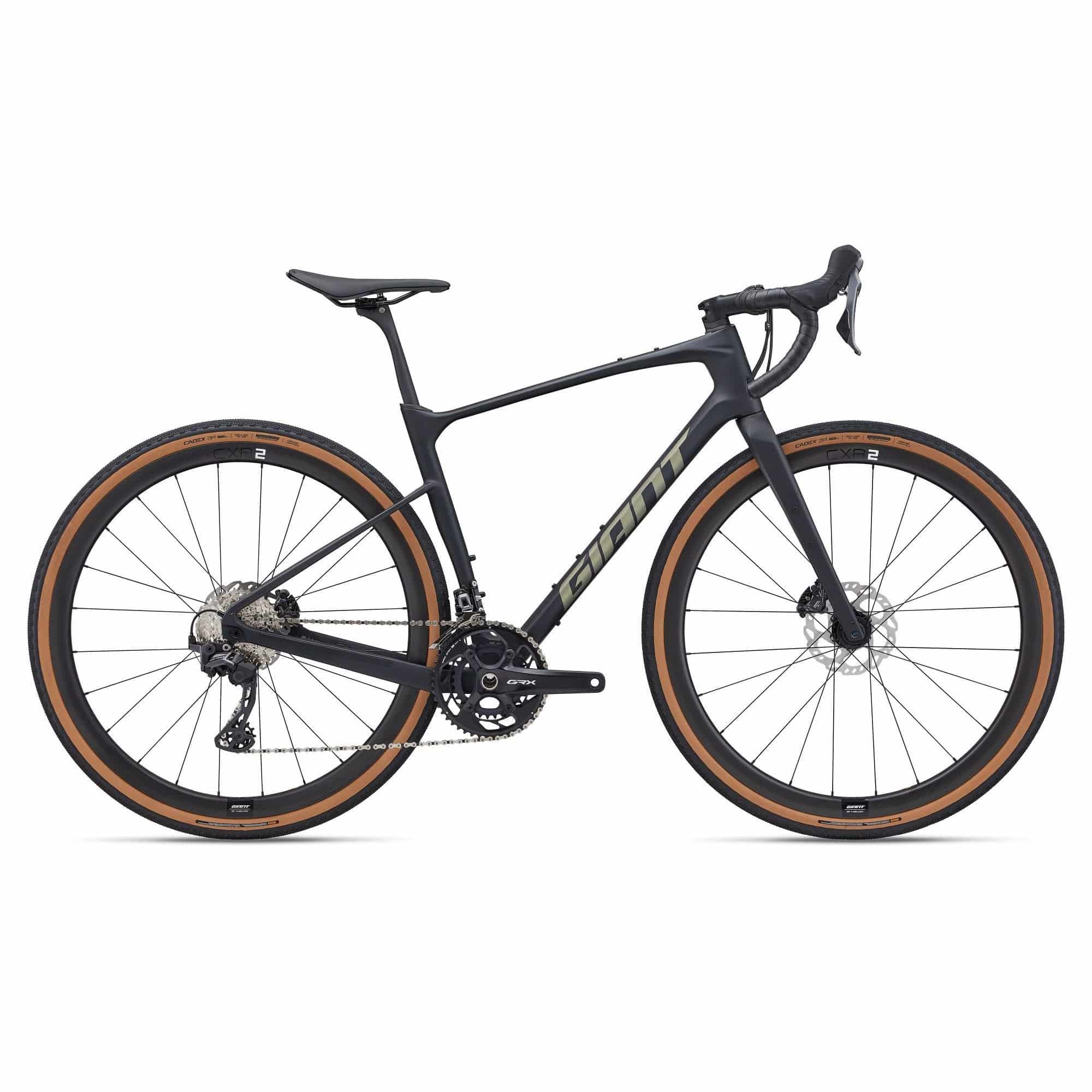 Giant Revolt Advanced 0 2024 gravel bike with Shimano GRX 820 groupset and disc brakes, ready for off-road adventures.