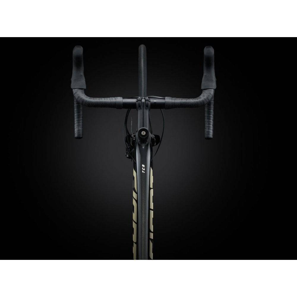 Giant TCR Advanced Disc 2 road bike with Shimano 105 R7100 groupset and disc brakes, front view showing sleek frame and wheels