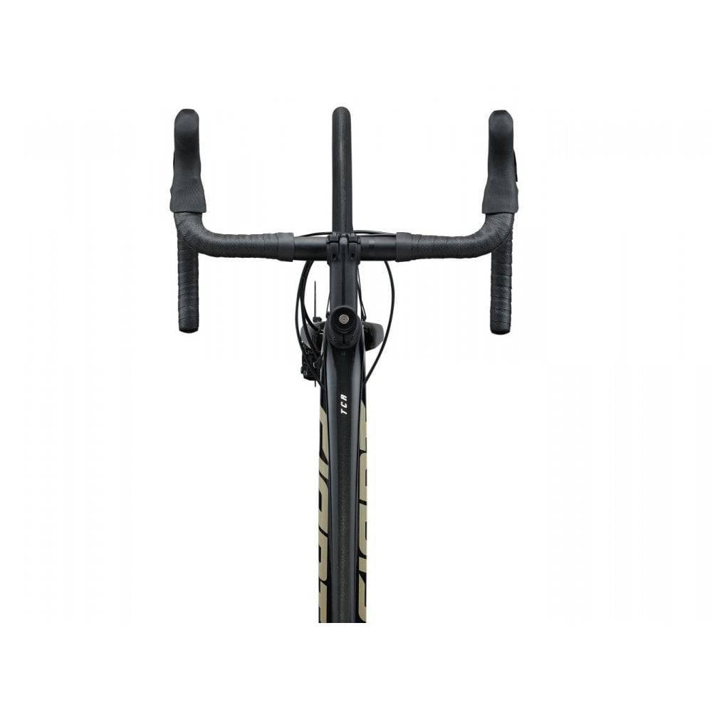Giant TCR Advanced Disc 2 road bike with Shimano 105 R7100 groupset and disc brakes, shown from a side view