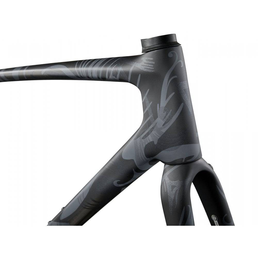 Giant TCR Advanced SL Disc-FF B road frameset with disc brake compatibility, shown in a sleek black and red design for 2024.