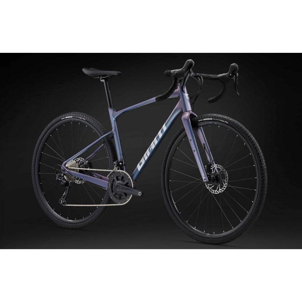 Giant Revolt 0 gravel bike with Shimano GRX 820 components, designed for versatile off-road and gravel riding.