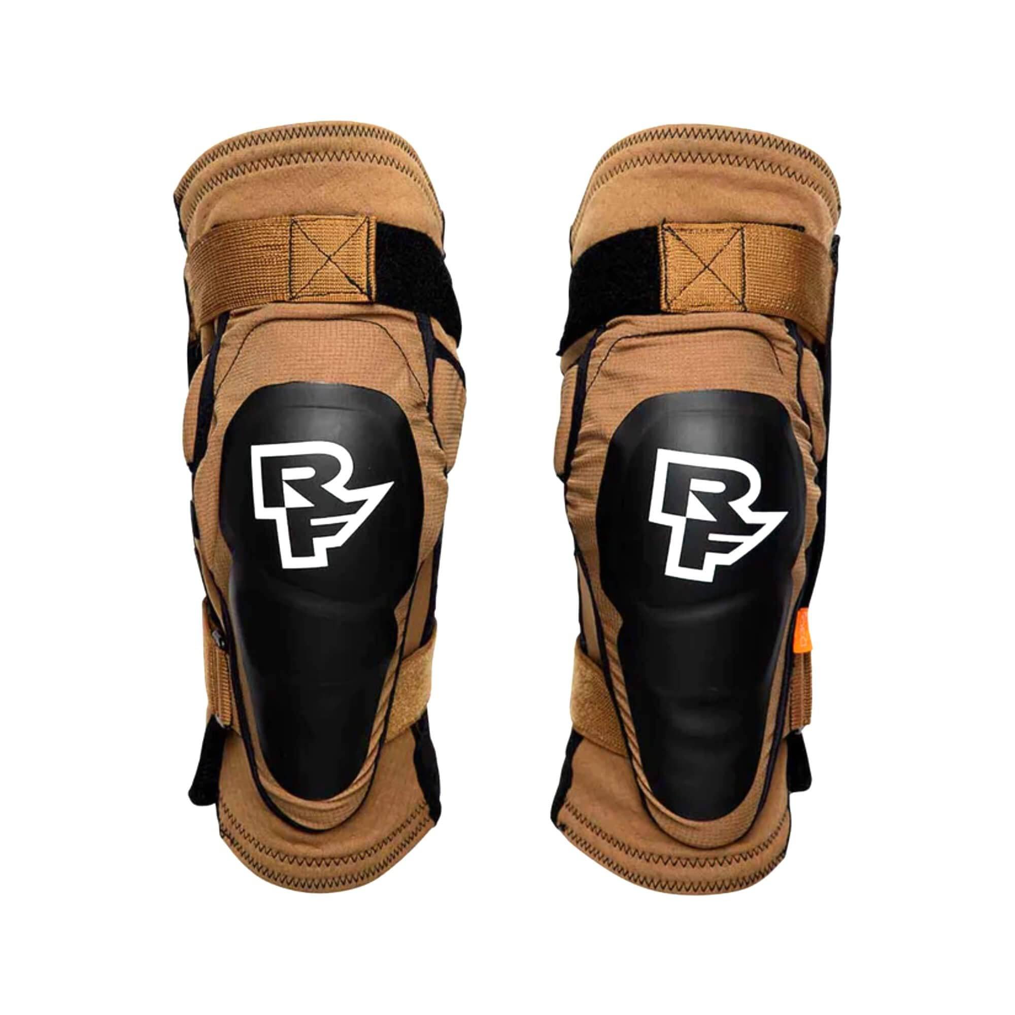 Race Face Roam Knee Guard 2021 with D30™ impact protection for mountain biking, showing knee armor and adjustable straps.