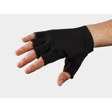 Trek Circuit Twin Gel unisex cycling gloves with padded gel foam for comfort, featuring black and red design and adjustable wrist strap.