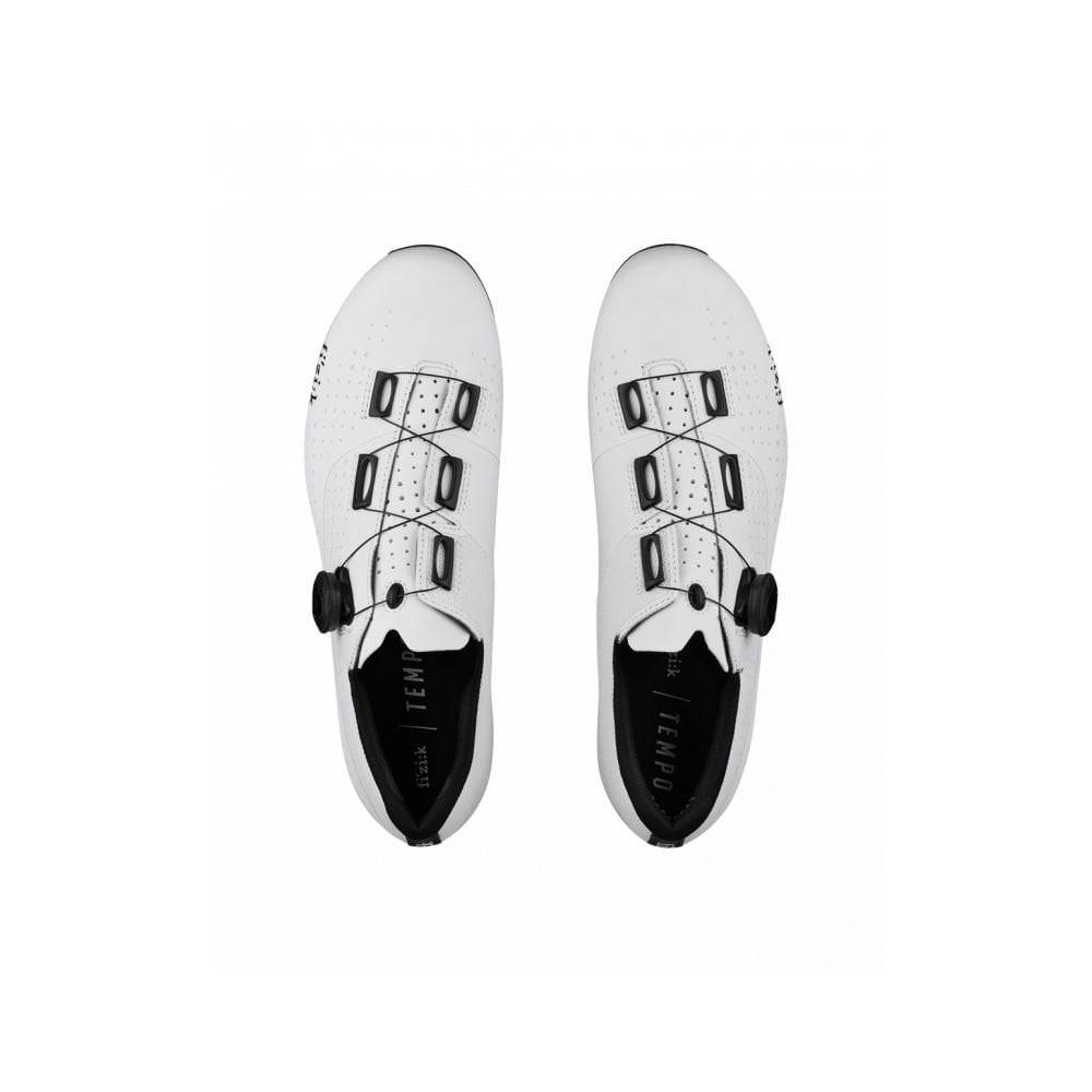 Fizik R4 Tempo Overcurve road cycling shoes with BOA closure and carbon outsole, showcasing sleek design and secure fit.
