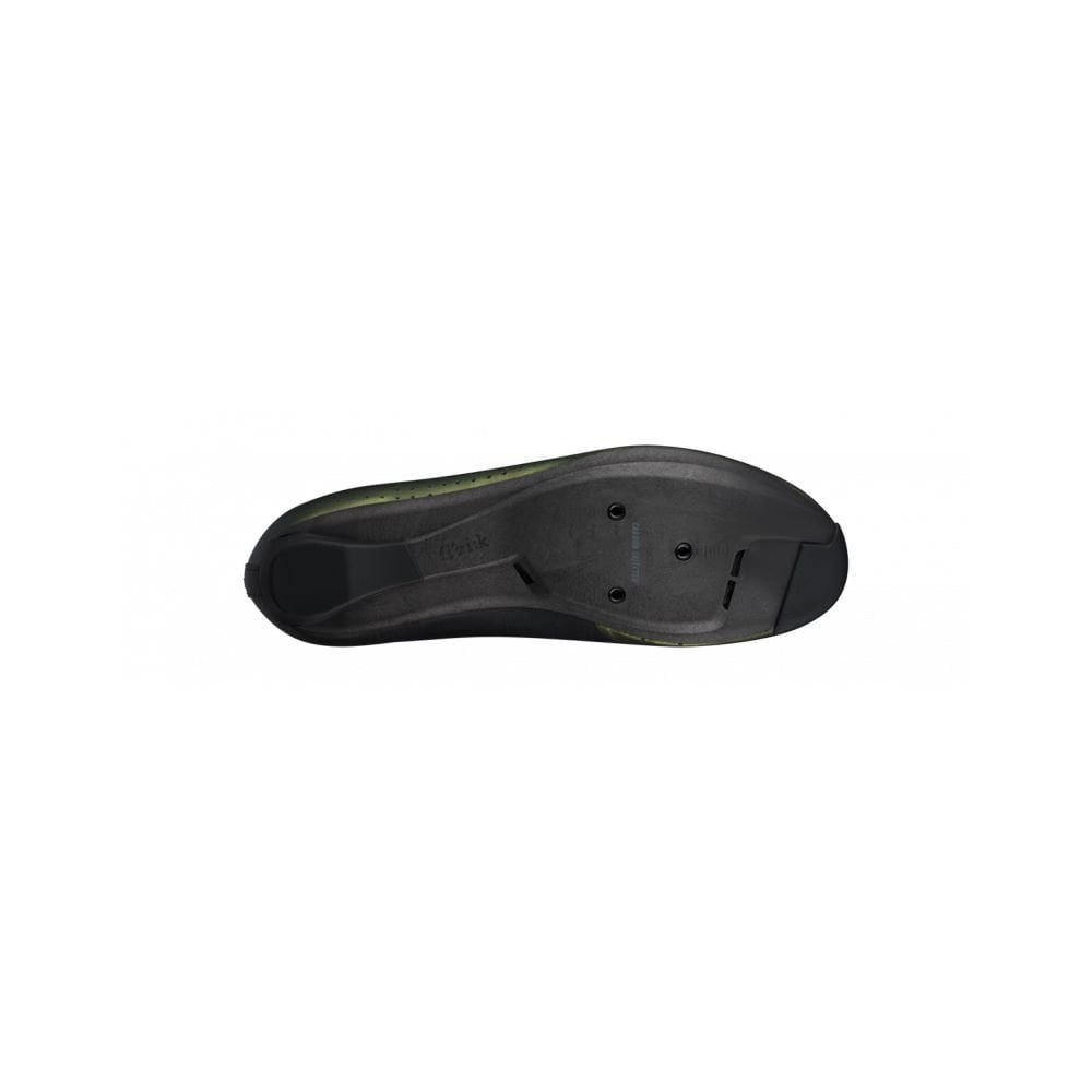 Fizik R4 Tempo Overcurve road cycling shoes with BOA closure system and carbon outsole, designed for performance and comfort.