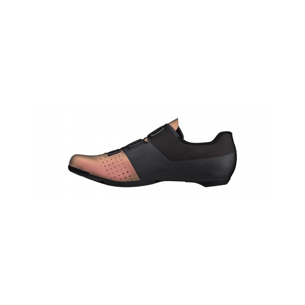Fizik R4 Tempo Overcurve road cycling shoes with BOA closure and carbon outsole, shown in a side view.