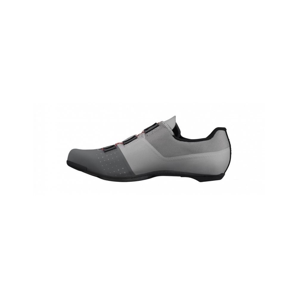 Fizik R4 Tempo Overcurve road cycling shoes with BOA closure and carbon outsole, featuring sleek black design.
