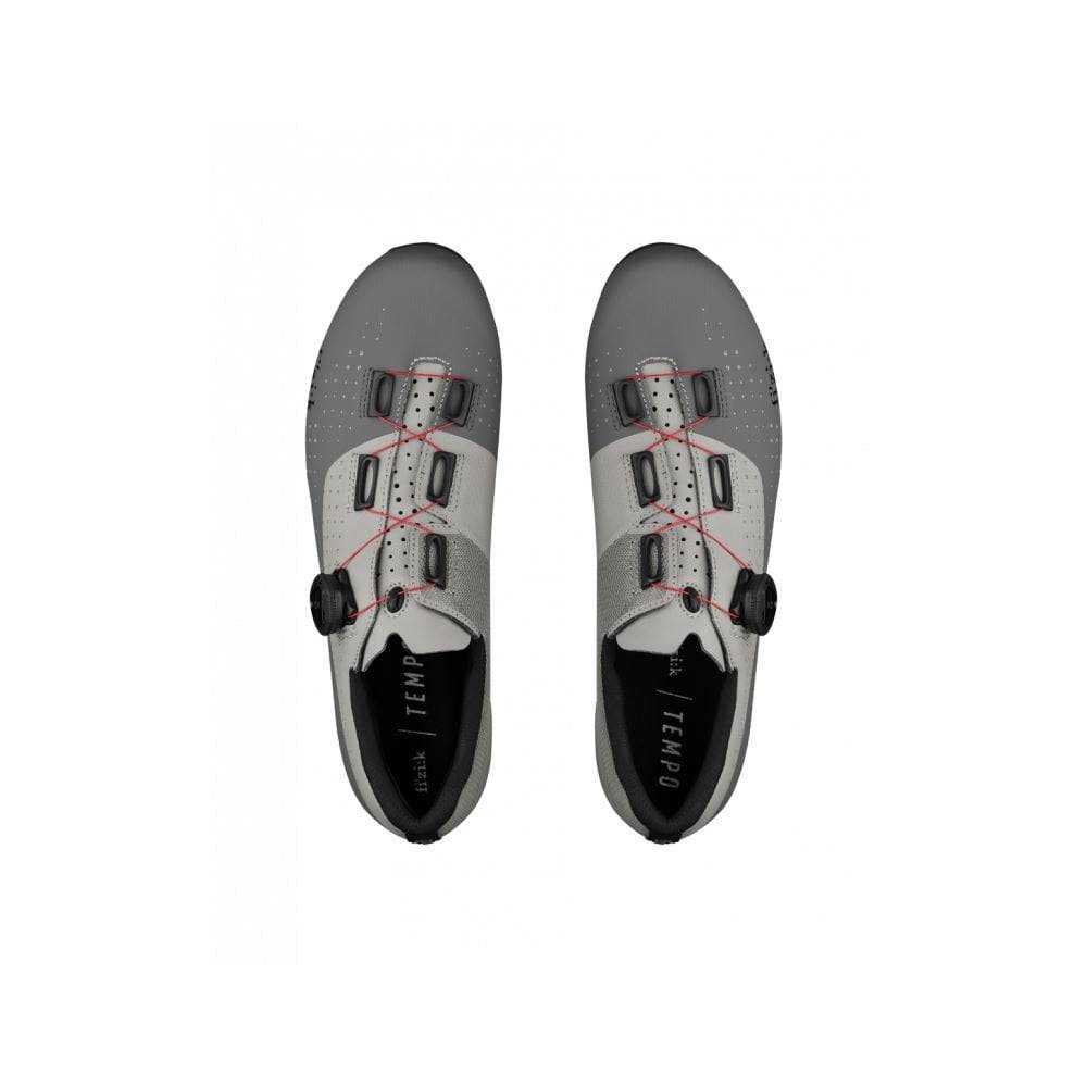 Fizik R4 Tempo Overcurve road cycling shoes with BOA closure and carbon outsole, featuring sleek design and secure fit.