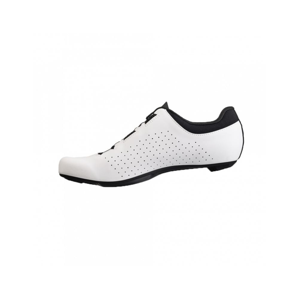 Fizik Vento Omna Wide Fit road cycling shoes with breathable mesh and stiff sole for unisex performance riding.