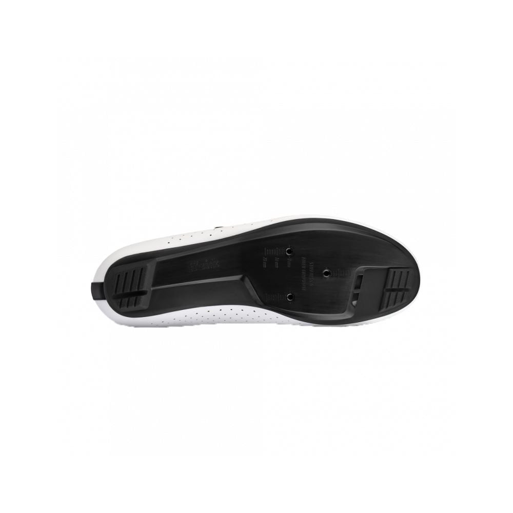 Fizik Vento Omna Wide Fit road cycling shoes showing breathable upper, stiff sole, unisex design, and secure closure system.