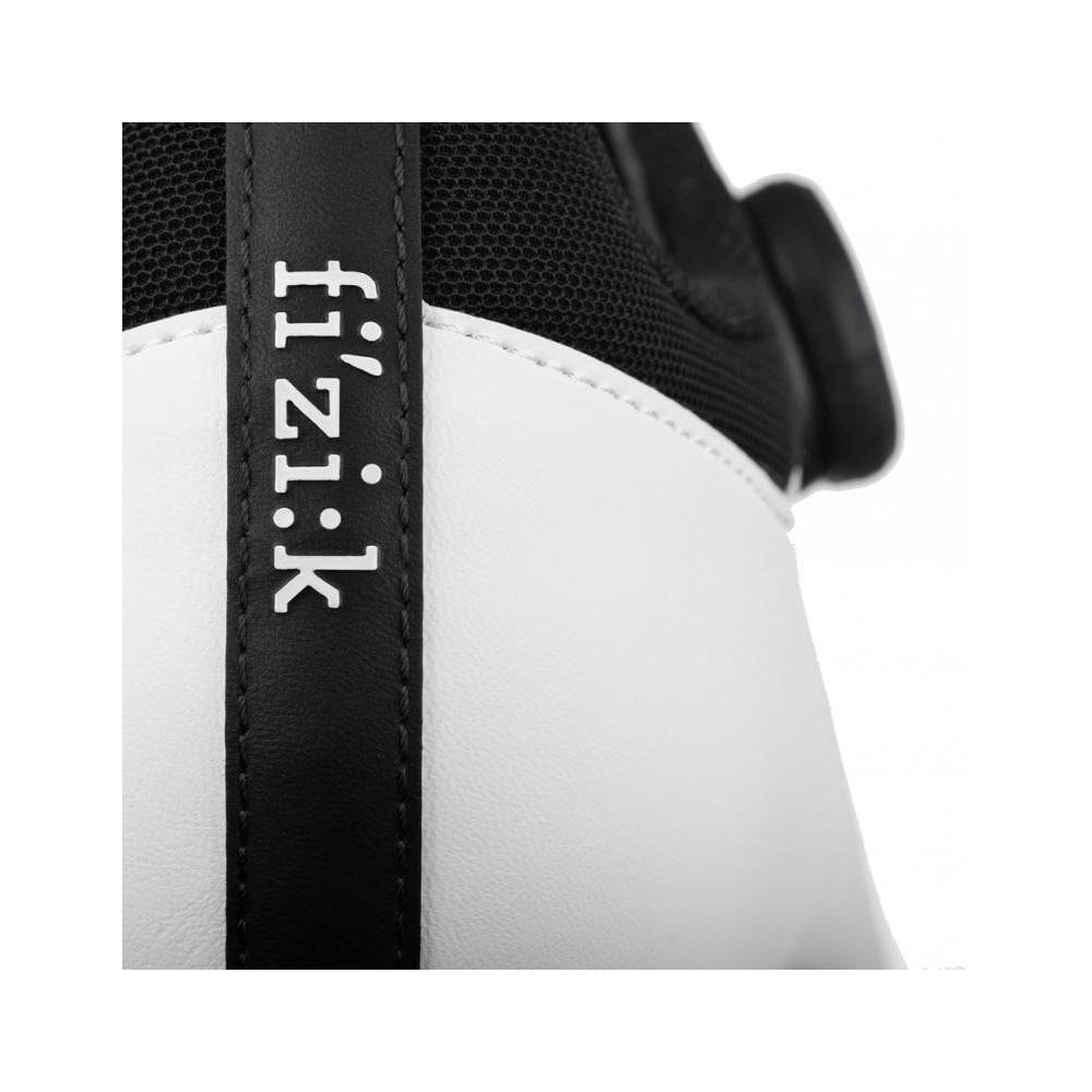 Fizik Vento Omna Wide Fit road cycling shoes with breathable mesh, stiff sole, and unisex design for comfortable riding.
