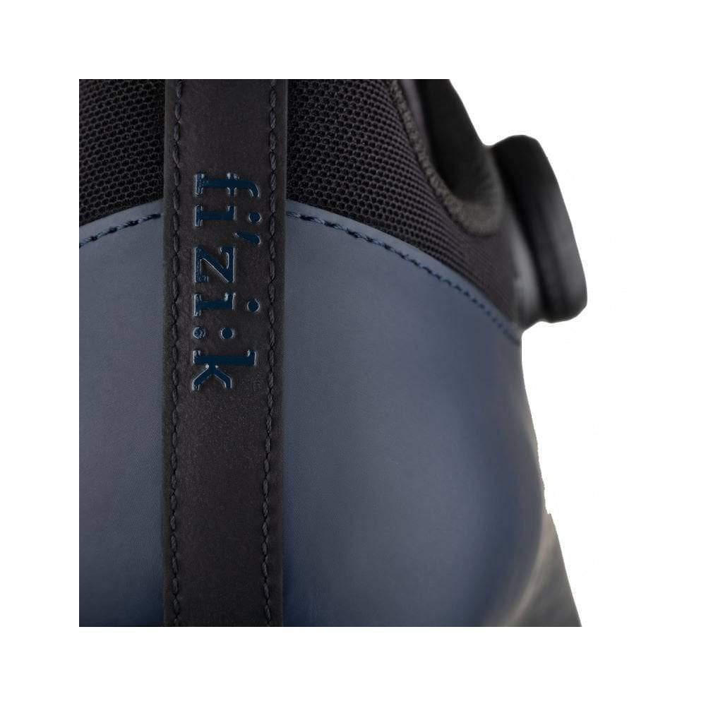 Fizik Vento Omna Wide Fit road cycling shoes with breathable upper, stiff sole, designed for unisex cycling performance.