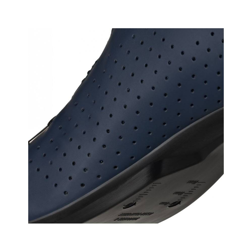 Fizik Vento Omna Wide Fit Road Cycling Shoes with breathable mesh, stiff sole, unisex design, and secure fastening.