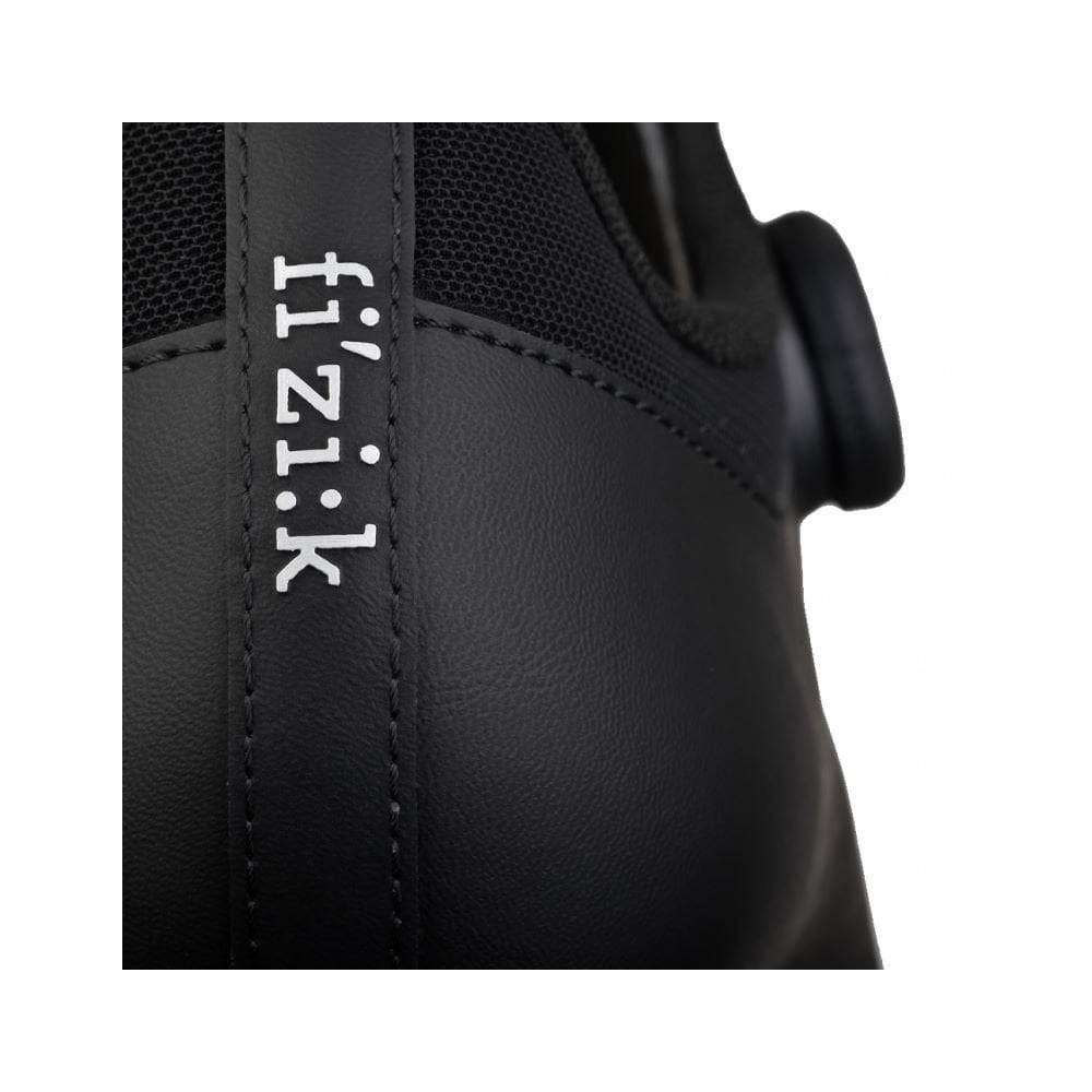 Fizik Vento Omna Wide Fit road cycling shoes, breathable design with stiff sole, unisex sports footwear for cycling.