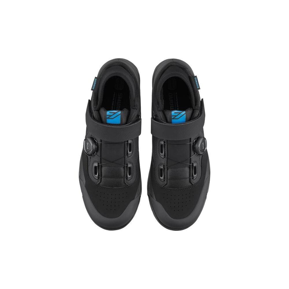 Shimano GE9 gravel shoes with BOA Fit System and SPD cleat compatibility, featuring breathable upper and rugged sole for cycling.