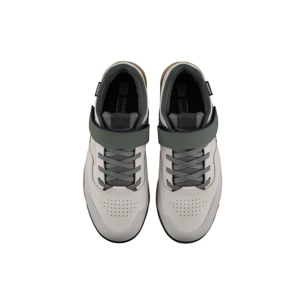 Shimano GE7 gravel shoes with ULTREAD GE rubber and TORBAL 2.0 midsole, featuring a durable design for cycling terrain.