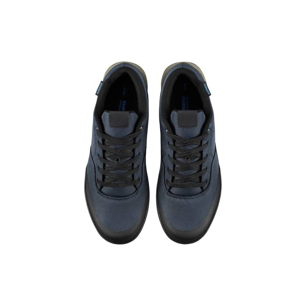 Shimano GF4 gravel shoes with ULTREAD® grip for flat pedals, designed for comfortable cycling on rugged terrains.